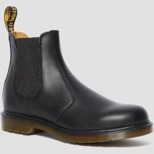 NEW Dr Martens 2976 Smooth Leather Chelsea Boots